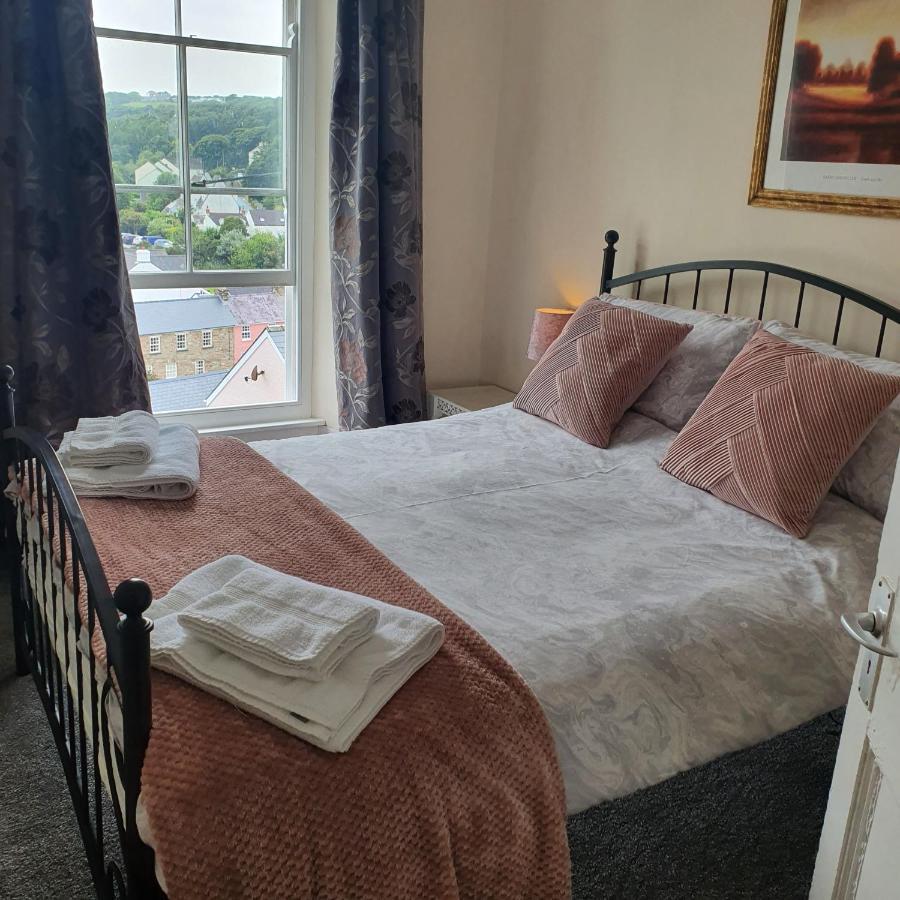 Pendyffryn Manor Bed & Breakfast Little Haven Bagian luar foto