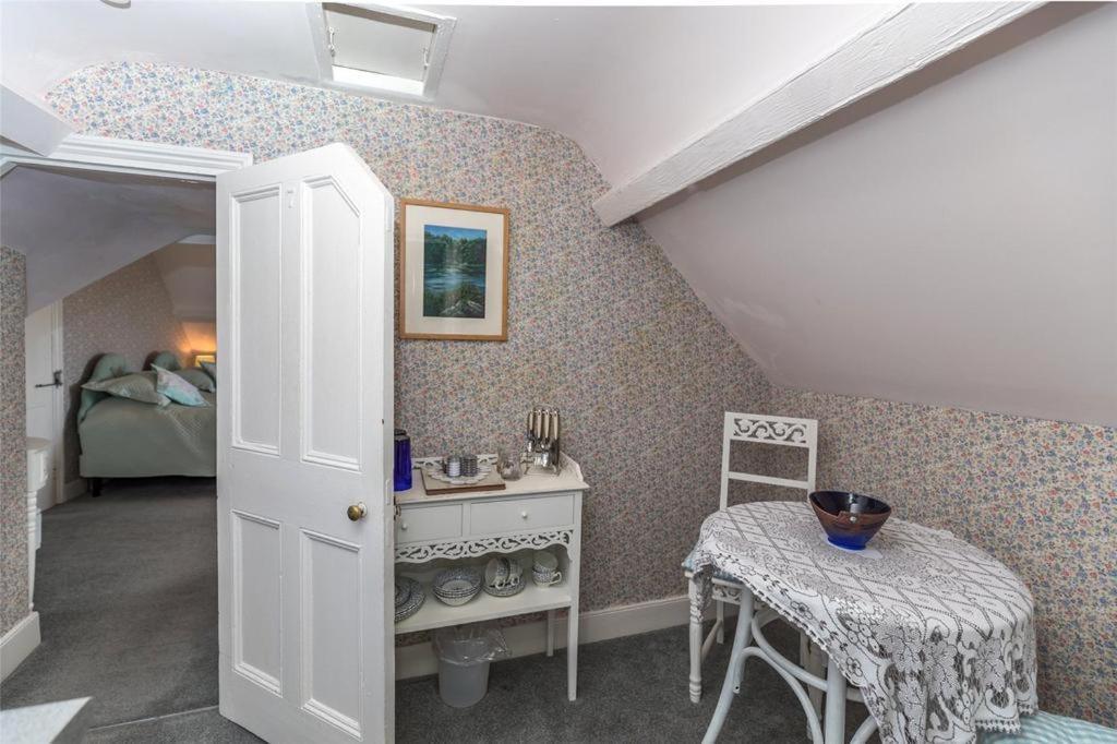 Pendyffryn Manor Bed & Breakfast Little Haven Bagian luar foto
